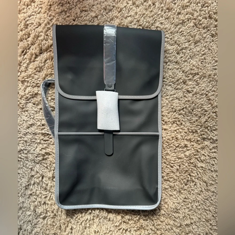 New! Conscious‎ Rains contrasting-trim backpack